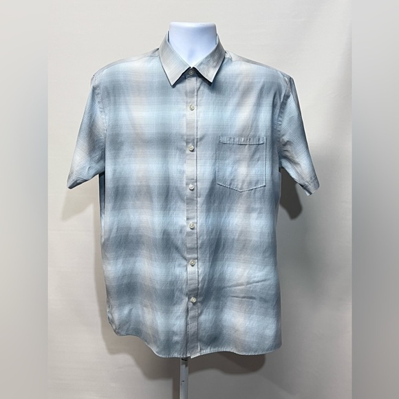 🛍️VAN HEUSEN Blue and gray plaid short sleeve button‎ down size L. - Picture 1 of 11